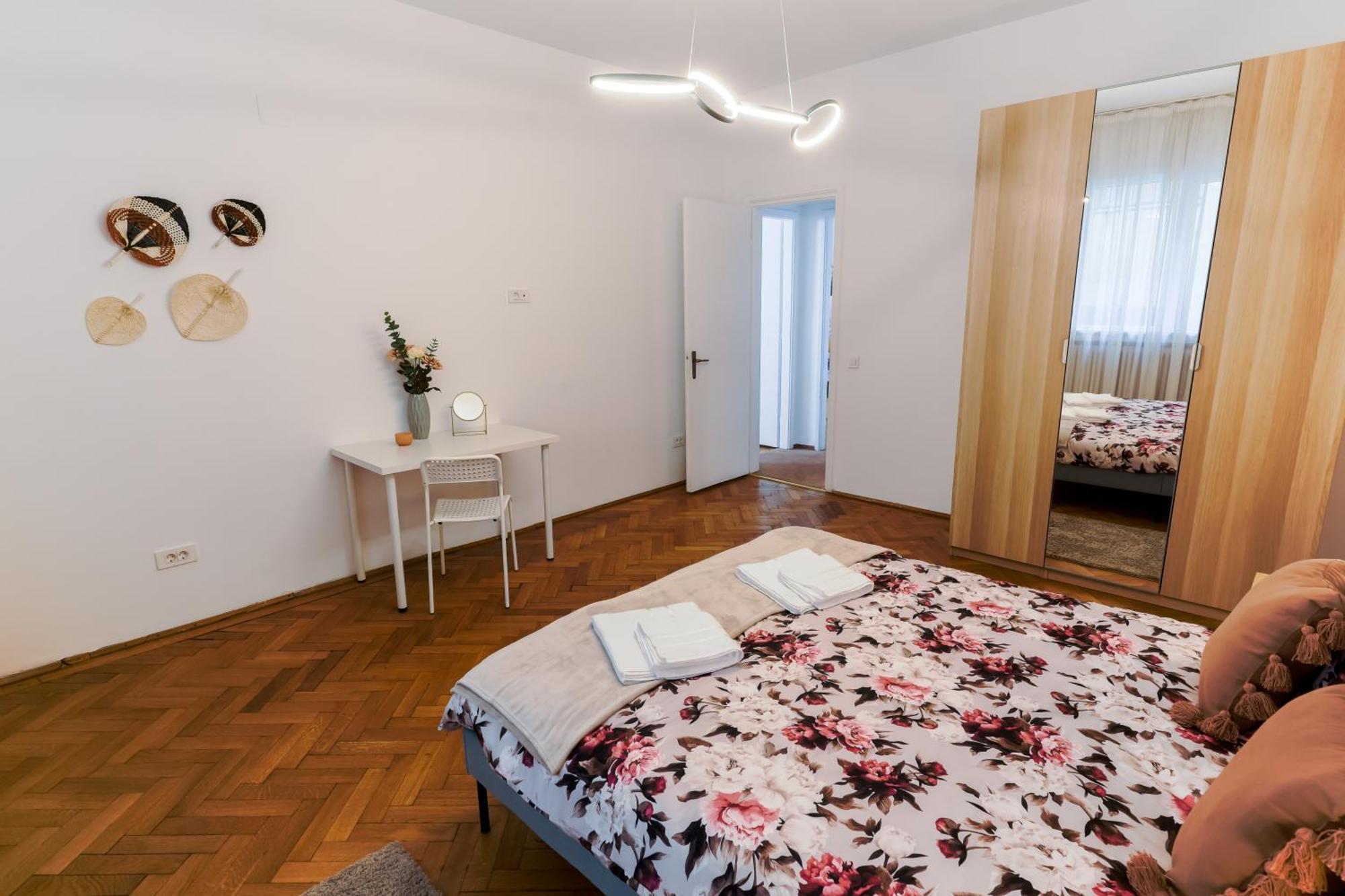 Ultracentral Golden Gatehouse 3 Bdrm Bucureşti Eksteriør bilde